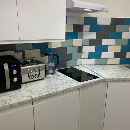 1 Bedroom Luxury Apartments By London City 外观 照片