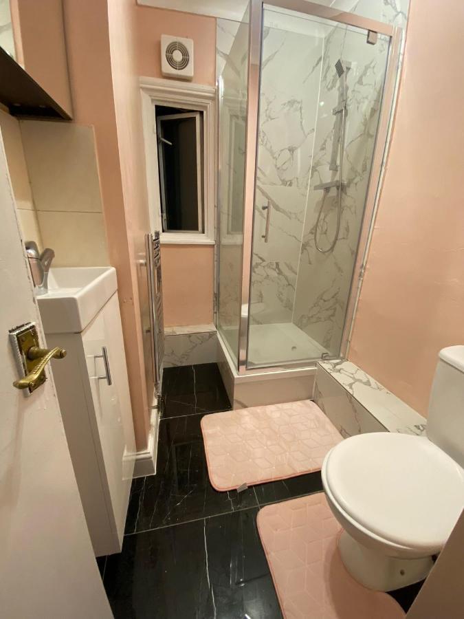 1 Bedroom Luxury Apartments By London City 外观 照片